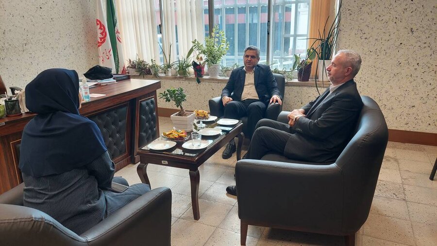 بندر انزلی | دیدار صمیمانه مدیرکل بهزیستی گیلان با جمعی از همکاران اداره بهزیستی شهرستان بندر انزلی بندر انزلی | دیدار صمیمانه مدیرکل بهزیستی گیلان با جمعی از همکاران اداره بهزیستی شهرستان بندر انزلی