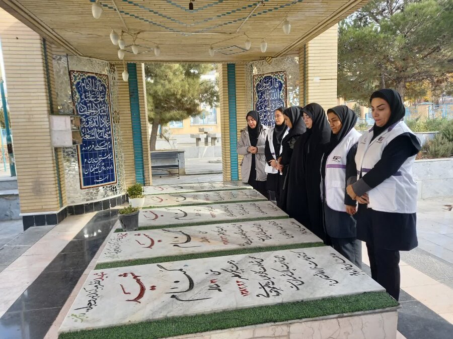 غبارروبی مزار شهدای گمنام شهر مهستان غبارروبی مزار شهدای گمنام شهر مهستان