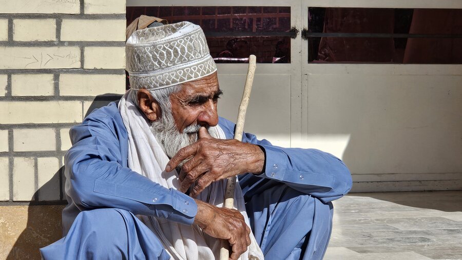 پویش بزرگ سالمندی و غربالگری بینایی در روستای تمین شهرستان میرجاوه