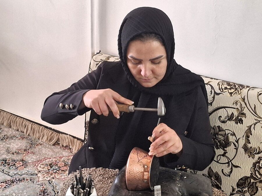 زنی از جنس اراده در چهارباغ/ معلولیت شرمسار هنر شد زنی از جنس اراده در چهارباغ/ معلولیت شرمسار هنر شد