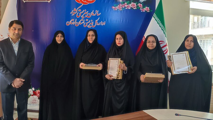 مراسم تقدیر از مادران محجبه و نمازگزار در اداره کل بهزیستی لرستان