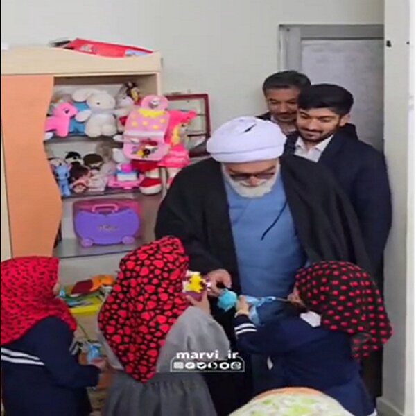 ببینیم| روایتی از حضور تولیت آستان قدس رضوی در میان کودکان بیسرپرست در شب چله ببینیم| روایتی از حضور تولیت آستان قدس رضوی در میان کودکان بیسرپرست در شب چله
