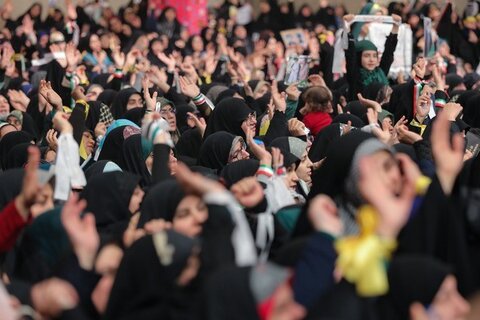 گزارش تصویری ا دیداربانوان سرپرست خانوار موفق استان ا در برنامه ملاقات با مقام معظم رهبری