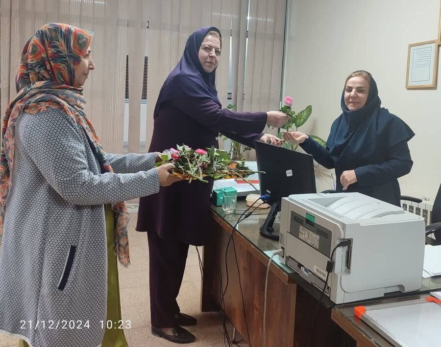 شهرستان تهران | تقدیر روسای مراکز دولتی از کارکنان خانم