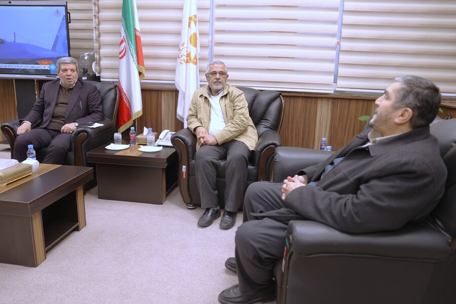 دیدار سردار حزنی فرمانده قرارگاه محرومیت زدایی سپاه با رئیس سازمان بهزیستی کشور دیدار سردار حزنی فرمانده قرارگاه محرومیت زدایی سپاه با رئیس سازمان بهزیستی کشور