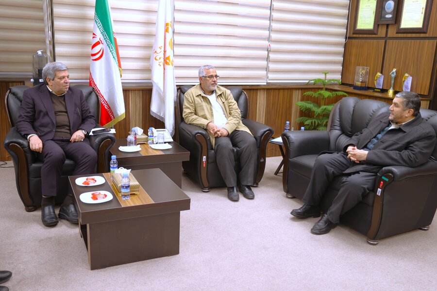 دیدار سردار حزنی فرمانده قرارگاه محرومیت زدایی سپاه با رئیس سازمان بهزیستی کشور دیدار سردار حزنی فرمانده قرارگاه محرومیت زدایی سپاه با رئیس سازمان بهزیستی کشور