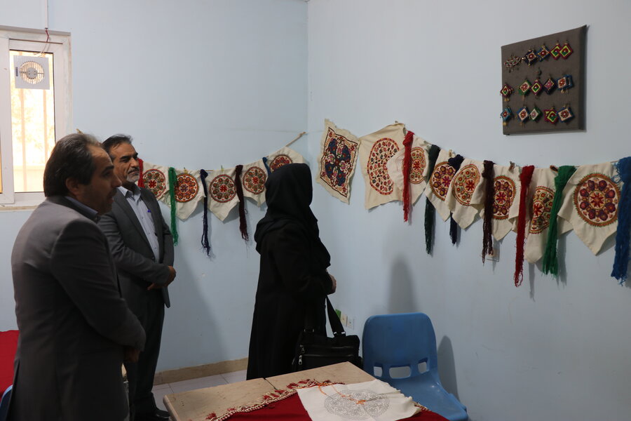 معاون توسعه توانمند سازی اشتغال وکار آفرینی بهزیستی کشور از مرکز روزانه آموزشی توانبخشی وحرفه آموزی پسرانه بالای 14 سال سپهر معاون توسعه توانمند سازی اشتغال وکار آفرینی بهزیستی کشور از مرکز روزانه آموزشی توانبخشی وحرفه آموزی پسرانه بالای 14 سال سپهر