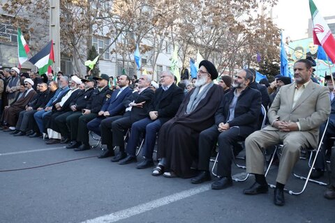 حضور کارمندان بهزیستی شهرستان کرج در تجمع یوم الله ۹ دی