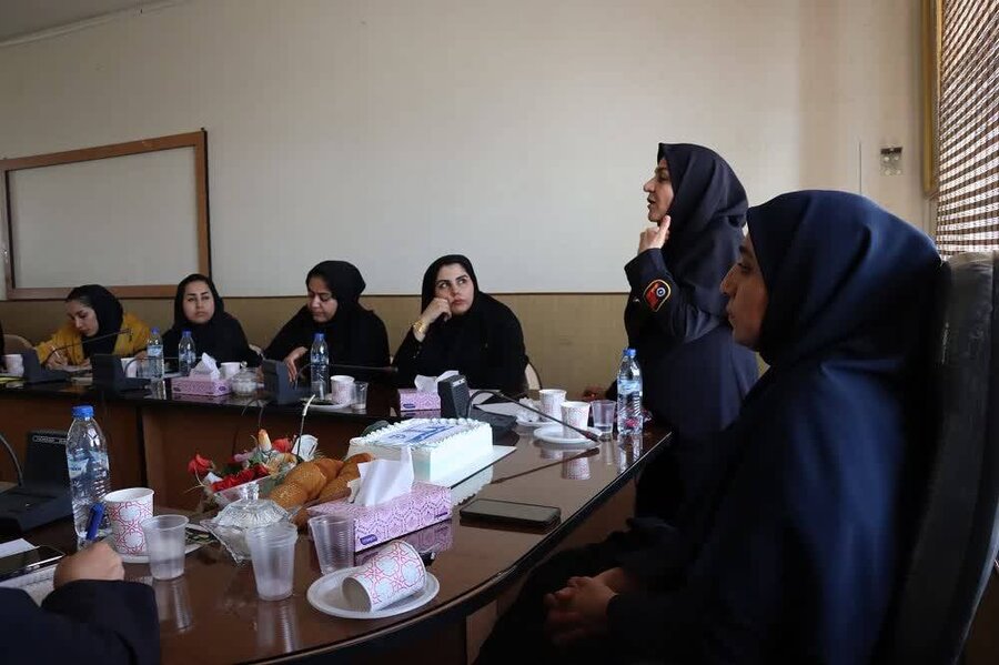 نشست هم اندیشی کارشناسان اورژانس اجتماعی بهزیستی ده شهرستان بوشهر در تنگستان نشست هم اندیشی کارشناسان اورژانس اجتماعی بهزیستی ده شهرستان بوشهر در تنگستان