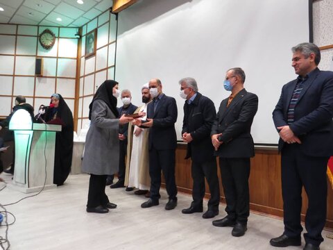 همایش تجلیل از (داوطلبان) سفیران سلامت گیلان برگزار شد