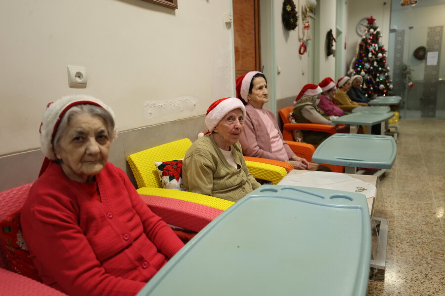 Deputy minister and Head of SWO paid a visit from elderly center of Hazrat Maryam