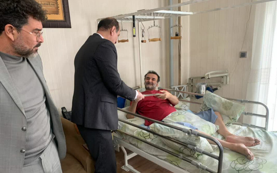 فرمانده بسیج سازمان بهزیستی کشور با جانباز و آزاده سرافراز شاغل در بهزیستی البرز دیدار کرد فرمانده بسیج سازمان بهزیستی کشور با جانباز و آزاده سرافراز شاغل در بهزیستی البرز دیدار کرد