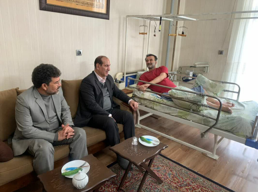 فرمانده بسیج سازمان بهزیستی کشور با جانباز و آزاده سرافراز شاغل در بهزیستی البرز دیدار کرد فرمانده بسیج سازمان بهزیستی کشور با جانباز و آزاده سرافراز شاغل در بهزیستی البرز دیدار کرد