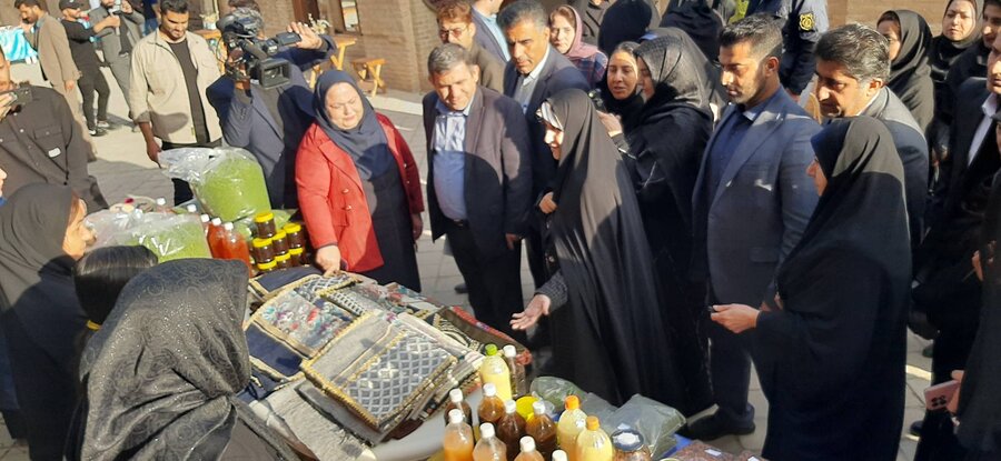 گزارش تصویری|بازدیدمعاون زنان وخانواده رئیس جمهور از نمایشگاه زنان سرپرست خانوار بهزیستی رامهرمز