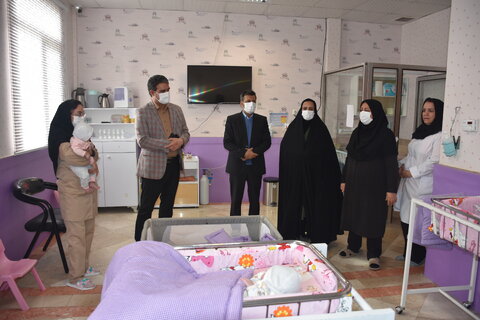 بازدید شیرخوارگاه