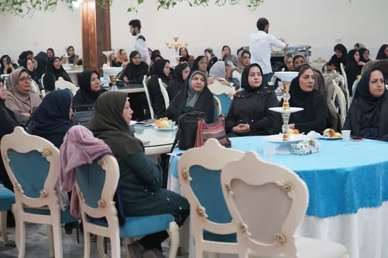 بیش از ۹۰۰۰ بانوی سرپرست خانوار تحت حمایت بهزیستی استان کرمان هستند بیش از ۹۰۰۰ بانوی سرپرست خانوار تحت حمایت بهزیستی استان کرمان هستند