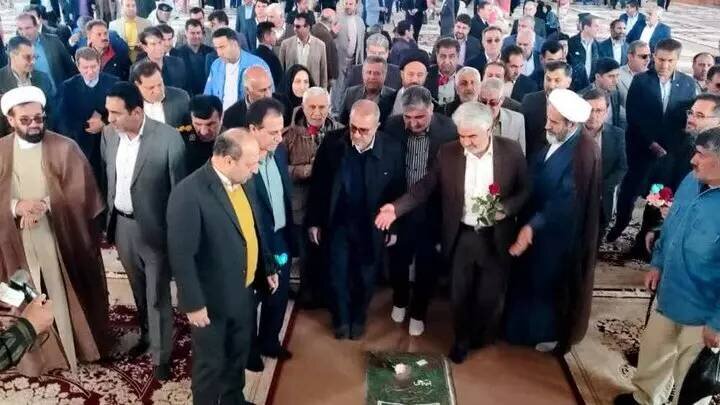 برگزاری مراسم غبار روبی گلزار شهدا به مناسبت دهه مبارک فجردر یاسوج