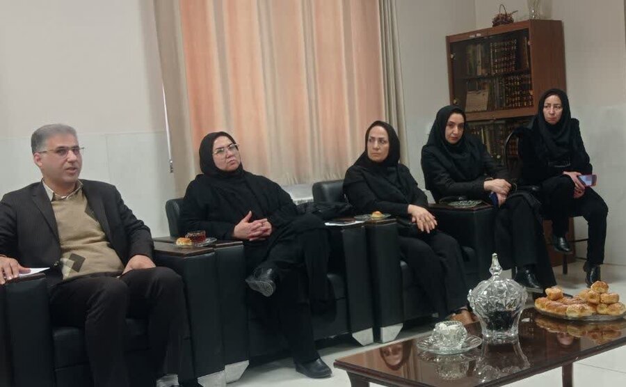 بازدید مدیر کل دفتر امور بانوان و خانواده استانداری اصفهان از مرکز ارشاد بهزیستی