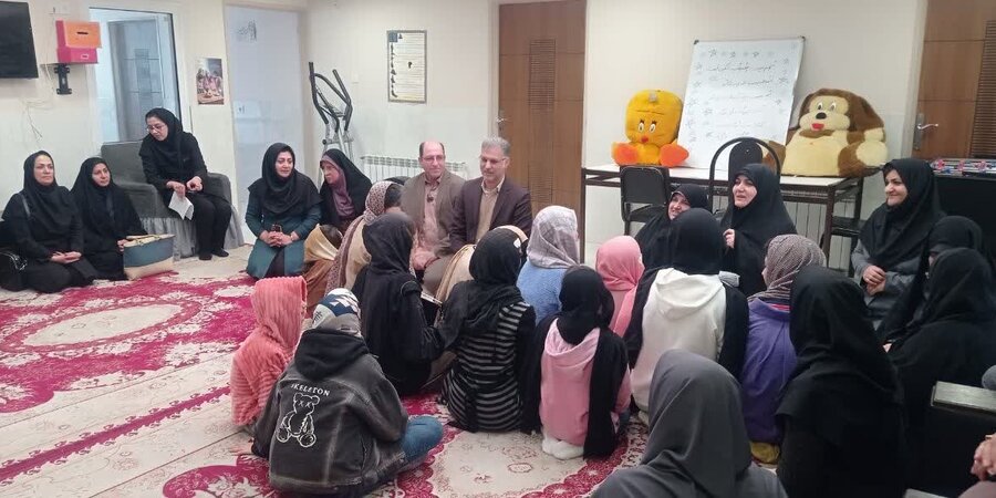 بازدید مدیر کل دفتر امور بانوان و خانواده استانداری اصفهان از مرکز ارشاد بهزیستی