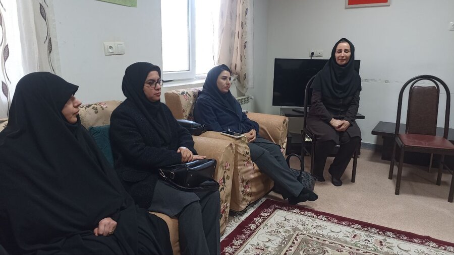 بازدید مدیرکل فرهنگی و اجتماعی استانداری،مدیرکل امور بانوان و خانواده استانداری و مشاورین بانوان دستگاه ها از «خانه تلاش»