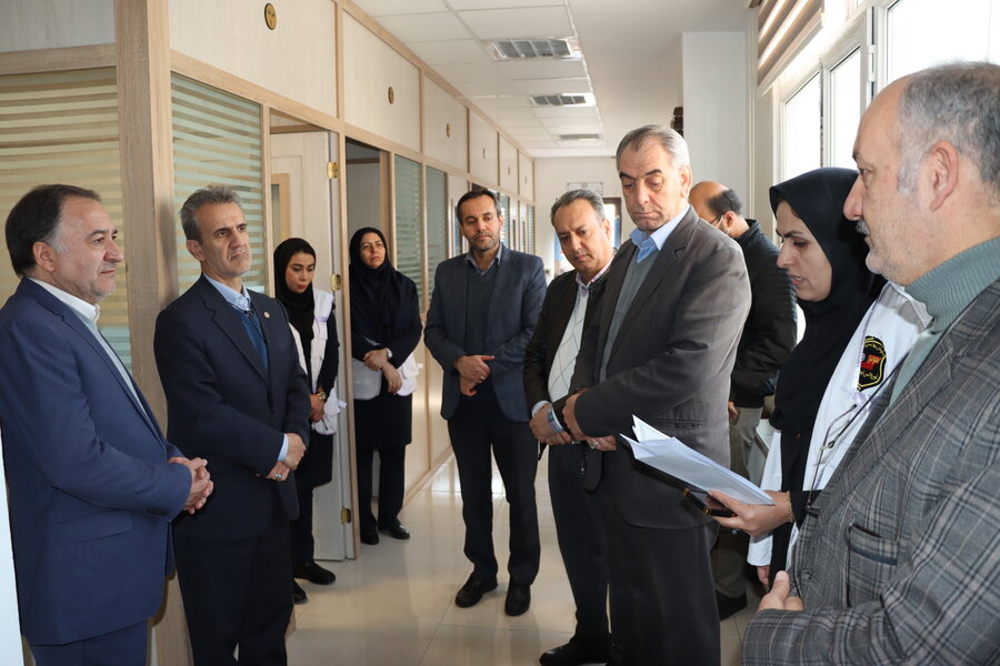 بازدید معاون سلامت اجتماعی از مرکزخدمات اجتماعی اورژانس 123 اراک ومرکز مشاوره تلفن 1480و مرکز معتادین بهبود یافته