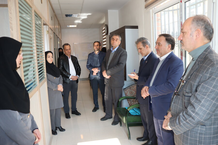 بازدید معاون سلامت اجتماعی از مرکزخدمات اجتماعی اورژانس 123 اراک ومرکز مشاوره تلفن 1480و مرکز معتادین بهبود یافته