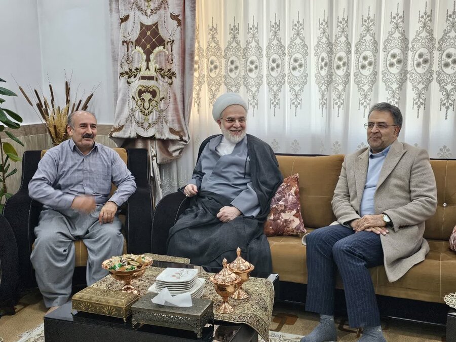 دیدار حجت‌الاسلام والمسلمین پورذهبی نماینده ولی فقیه در استان کردستان با جانباز ۲۵ درصد شاغل در بهزیستی 
