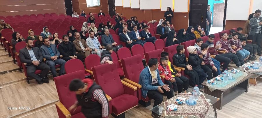 دیلم|  جشن انقلاب با حضور کودکان معلول در شهرستان دیلم برگزار شد