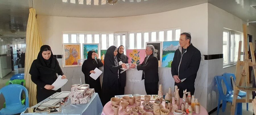 برپایی نمایشگاه هنرهای دستی و تولیدات توانخواهان طرح CBR درشهرستان تکاب