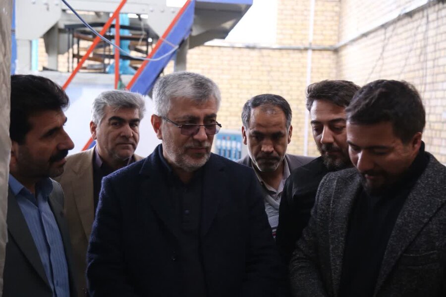 بازدید معاون وزیر و معاون استاندار از کارگاه مددجوی بهزیستی در شهرک صنعتی شماره ۱