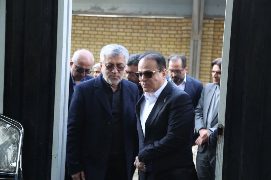 بازدید معاون وزیر و معاون استاندار از کارگاه مددجوی بهزیستی در شهرک صنعتی شماره ۱