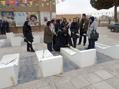آیین غبار روبی و عطر افشانی گلزار شهدا به مناسبت گرامیداشت چهل وششمین سالروز پیروزی انقلاب اسلامی