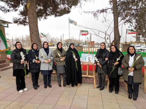 آیین غبار روبی و عطر افشانی گلزار شهدا به مناسبت گرامیداشت چهل وششمین سالروز پیروزی انقلاب اسلامی