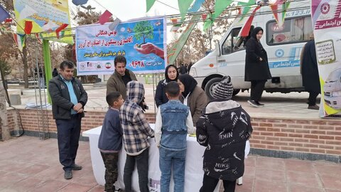 برگزاری میز خدمت و استقرار تیم سیار اورژانس اجتماعی
