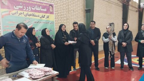 حضور رئیس و کارکنان بهزيستي نظرآباد در مسابقات ورزشی کارکنان دولت