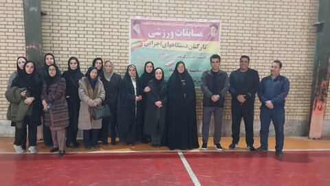 حضور رئیس و کارکنان بهزيستي نظرآباد در مسابقات ورزشی کارکنان دولت