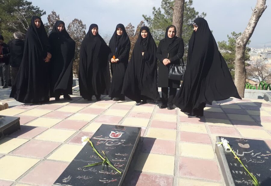 غبارروبی گلزار مطهر شهدا در کامیاران