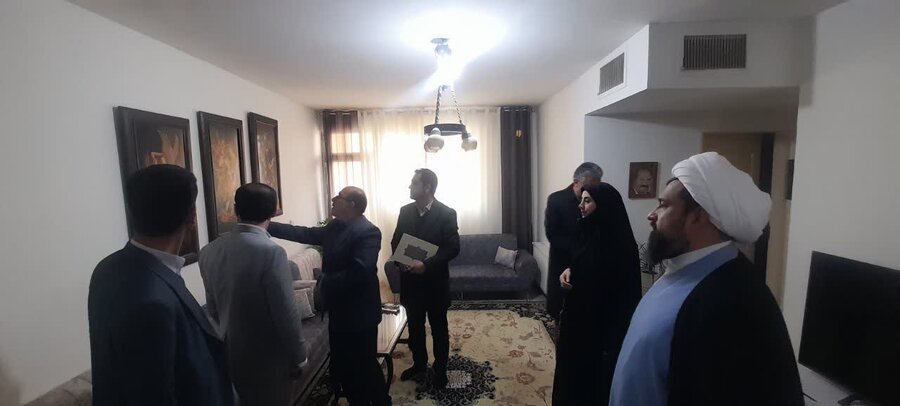 چهارباغ | کارآفرینی بانوی سرپرست خانواده با راه‌اندازی کارگاه رزین و معرق کاری