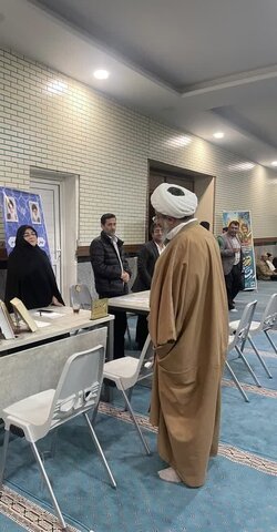 برگزاری میز خدمت به مناسبت ایام الله دهه مبارک فجر و چهل و ششمین  سالگرد پیروزی انقلاب اسلامی در مصلی امام خمینی (ره) هشتگرد