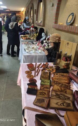 برپایی نمایشگاه صنایع  و هنرهای دستی در پارک تاجیکستان کرج