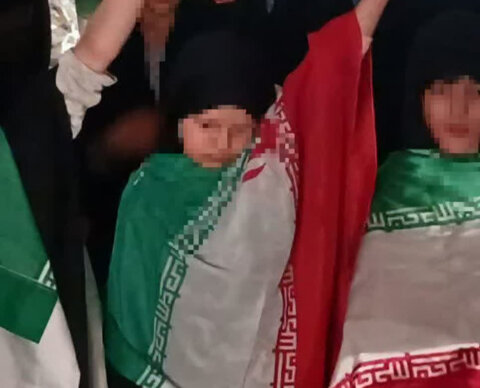 "پویش هر خانه یک پرچم" به عشق رهبرم در مرکز توانبخشی خانه کوچک شیرین اجرا شد