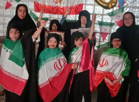 "پویش هر خانه یک پرچم" به عشق رهبرم در مرکز توانبخشی خانه کوچک شیرین اجرا شد