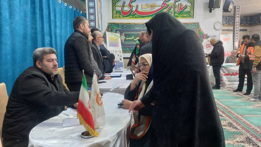 فیروزکوه | برپایی میز خدمت همزمان با سفر استاندار تهران