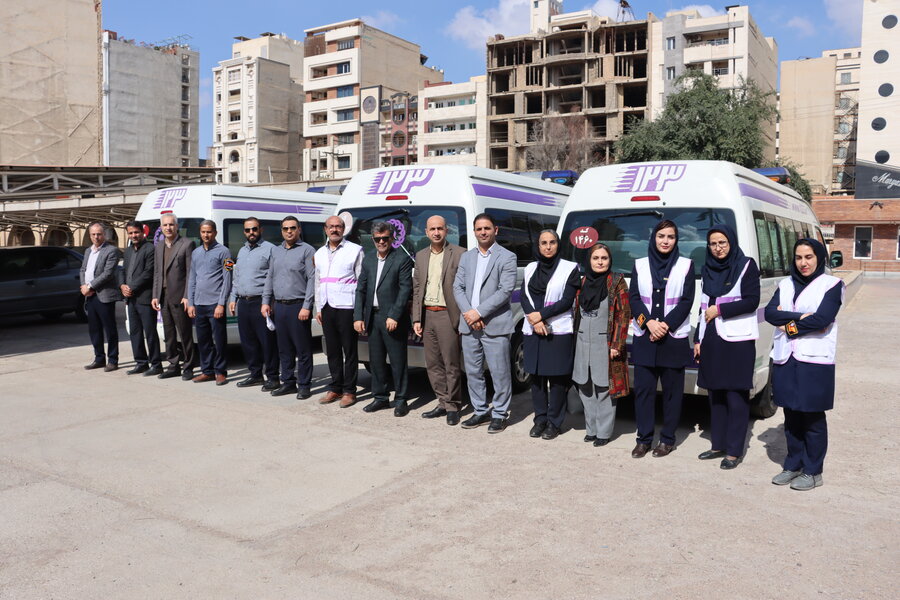  حرکت نمادین و مانور خودروهای اورژانس اجتماعی در اهواز