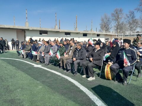 جشن بزرگ انقلاب با محوریت و مشارکت مددجویان بهزیستی در بخش تنکمان برگزار شد