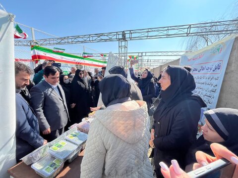 جشن بزرگ انقلاب با محوریت و مشارکت مددجویان بهزیستی در بخش تنکمان برگزار شد