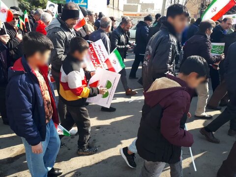 ساوجبلاغ |حضور فرزندان مقیم خانه ولیعصر (عج) ساوج در راهپیمایی ۲۲ بهمن