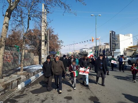 حضور فرزندان خانه ولیعصر (عج) ساوج در راهپیمایی ۲۲ بهمن