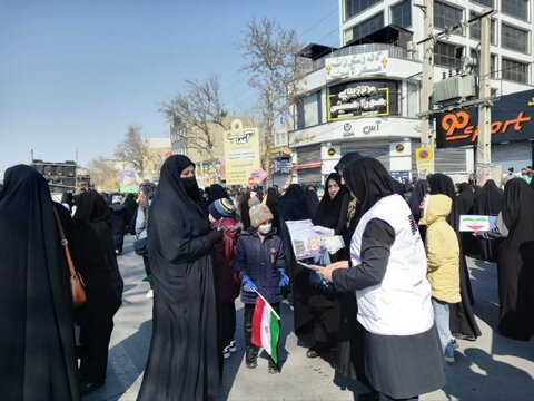 راهپیمایی حماسی ۲۲ بهمن با حضور خانواده بزرگ بهزیستی