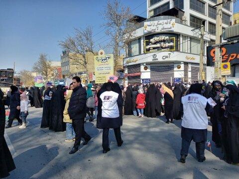 راهپیمایی حماسی ۲۲ بهمن با حضور خانواده بزرگ بهزیستی